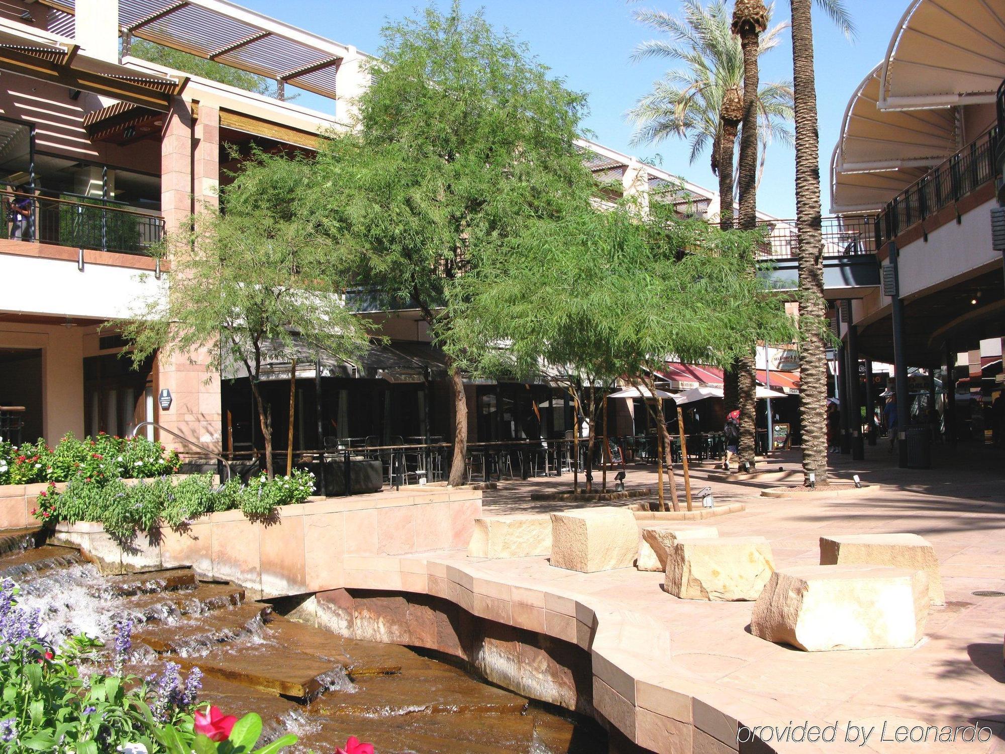 Hampton Inn Phoenix - Biltmore Exterior photo