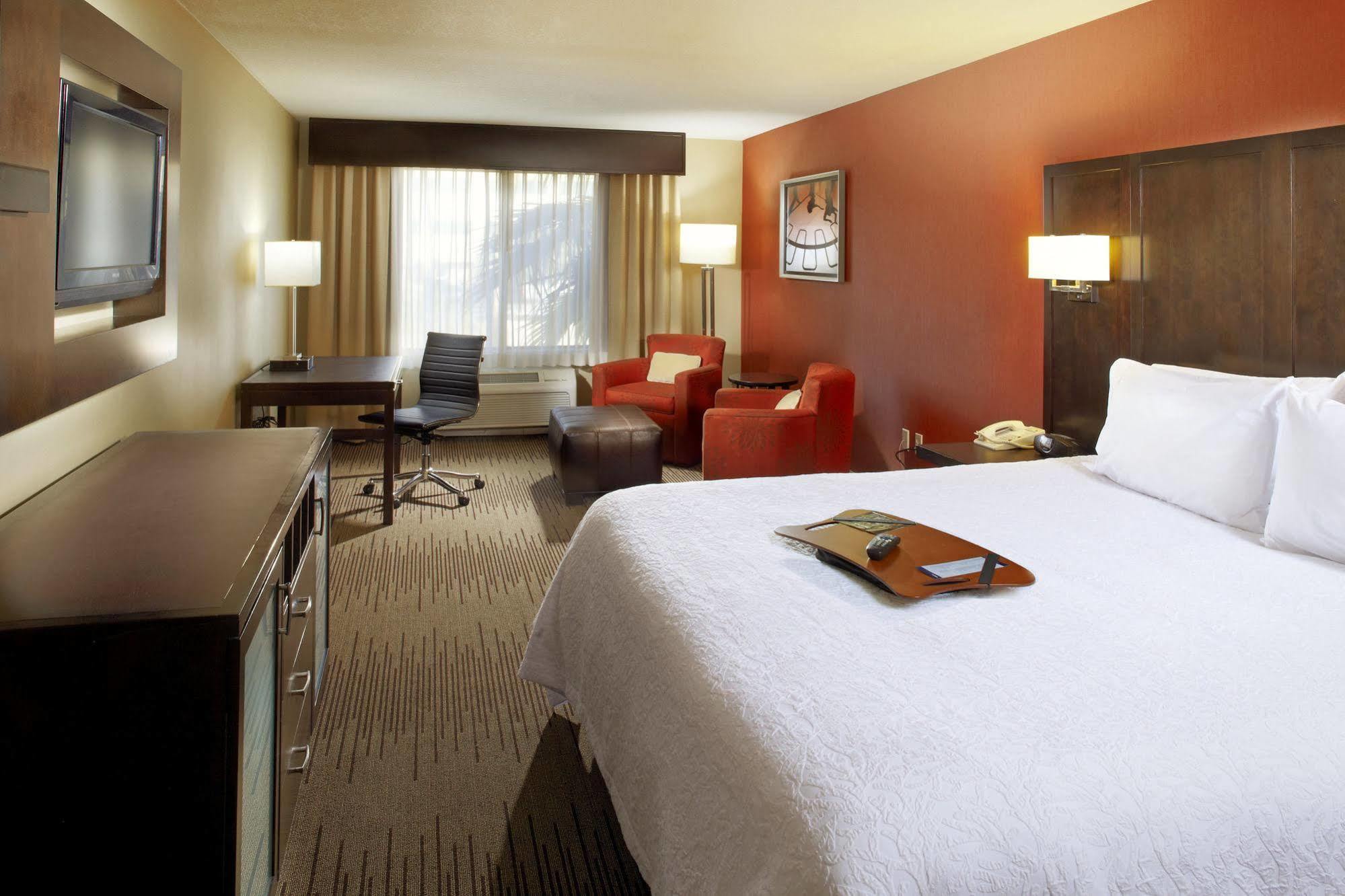 Hampton Inn Phoenix - Biltmore Room photo